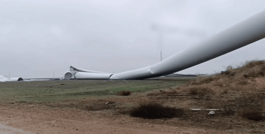 ветрогенератор упал, Одесская область, непогода, порывистый ветер, дождь со снегом