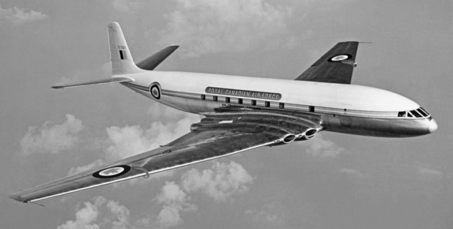 Самолет с квадратными окнами Самолет с квадратными окнами