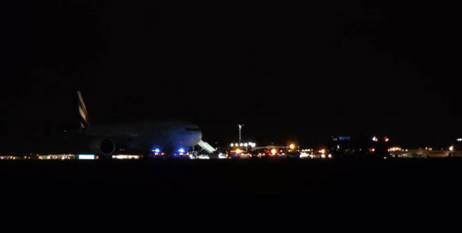 Варшава літак, бомба у літаку, бомба на борту Дубаї Варшава