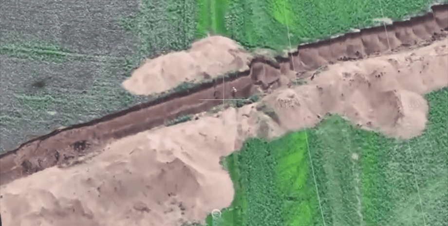 военный рф, военный ссс рф, противотанковый ров, солдат РФ, военный рф разбился, российский штурмовик