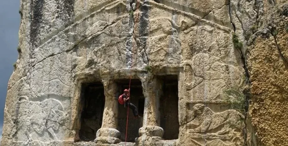 Уникальные древние гробницы, скала-гробница, скалы-гробницы Ташкепрю, Турция, Pompeiopolis, Помпеополис, древние люди, Древний город, Заброшенность исторических памятников, Наскальные фигурки животных, археология, история, исторический памятник