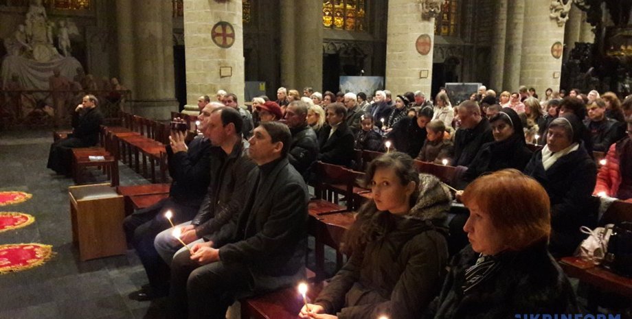 В Брюсселе молились за жертв Голодоморов в Украине / Фото: Укринформ