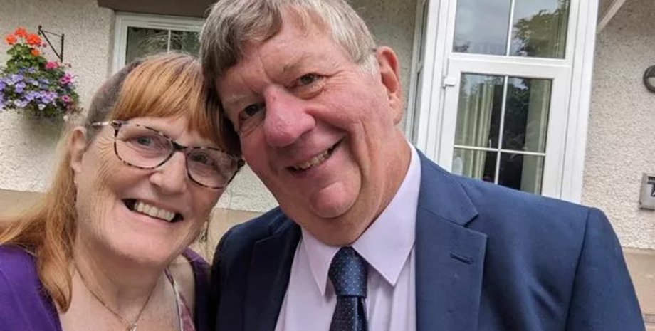 Подружня пара, подружжя, 50 річниця, святкова вечеря, сім'я, історія кохання, розплакалися за вечерею, рак останньої стадії