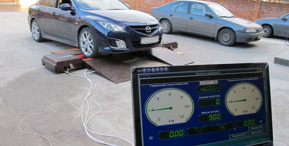 Техосмотр автомобилей . Фото: roadcontrol.org.ua