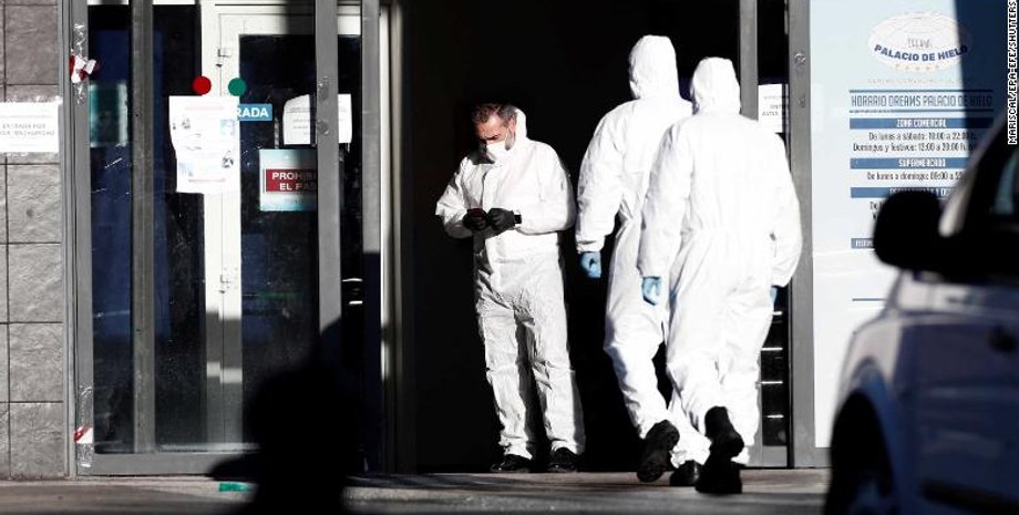 Вход в ледовый каток в Мадриде. Фото: EPA/EFE