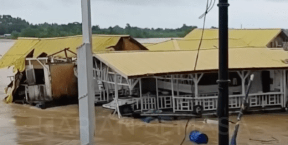 Ресторан у Малайзії Повінь у Малайзії