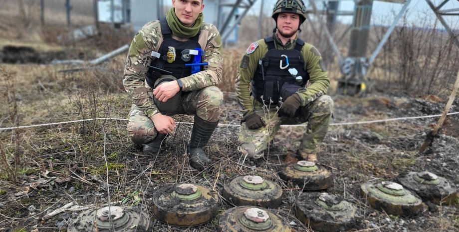 Вибухотехніки, поліція, міни, мінне поле, Харківська область, Куп'янський район, фото