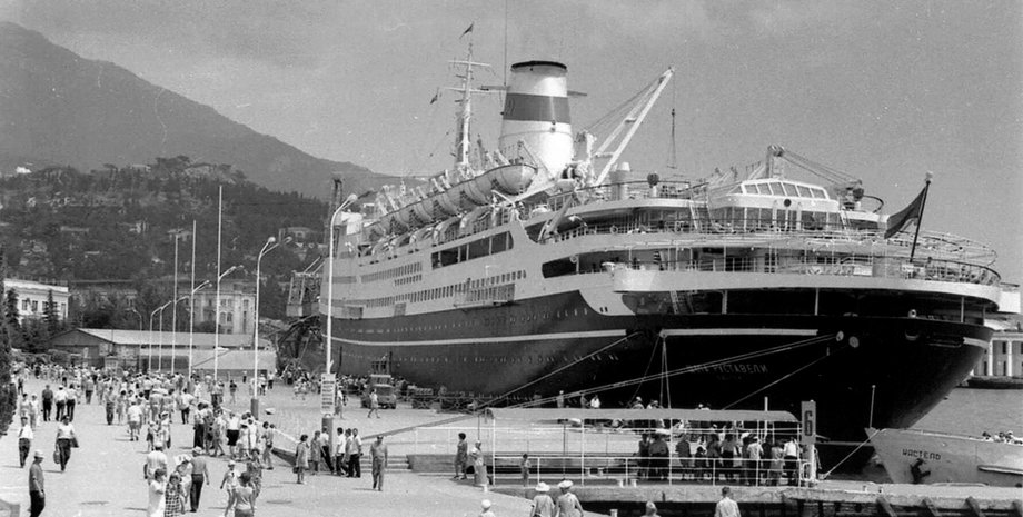 круизный лайнер "Шота Руставели", фото, турпоездки, СССР, за границу