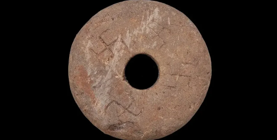 археологи, свастика, история, артефакты, станок, текстиль, символ, пряслице, средневековье, раскопки, Норвегия, культура