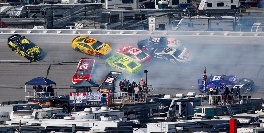 NASCAR авария