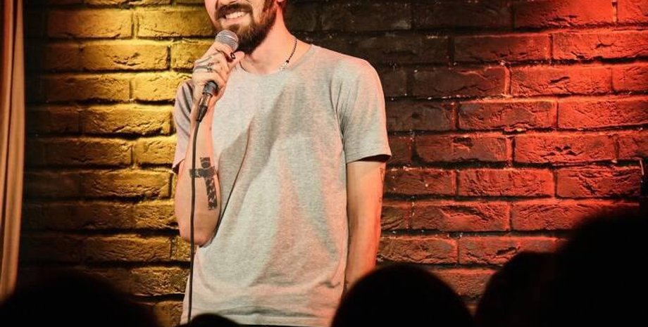 Артемий Останин, российский стендап-комик, шутка про оккупанта, шутка про оккупанта без ног, в РФ задержали комика