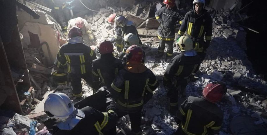 львів завали, рятувальники, дснс, ракетна атака, Львів, наслідки ракетного удару