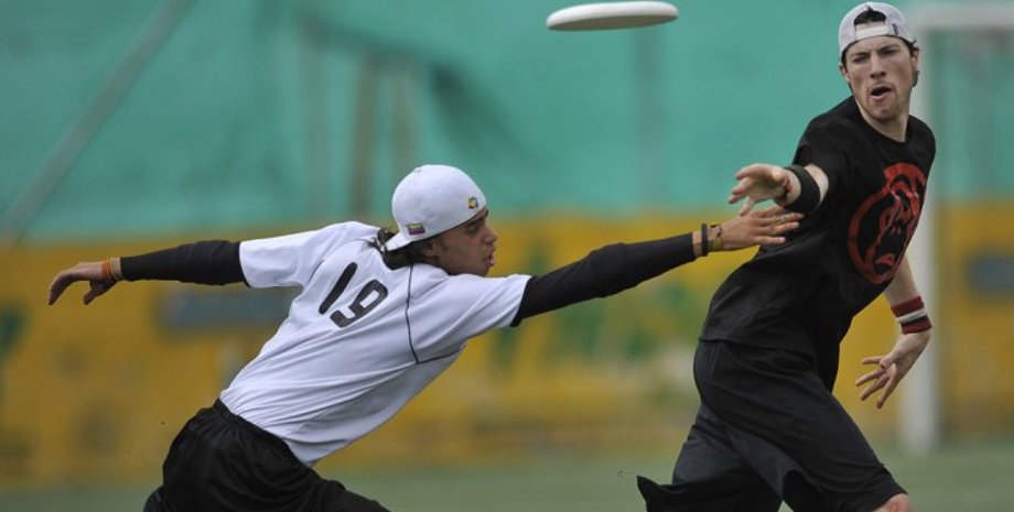 Игра в алтимэйт / Фото: Украинская федерация летающих дисков