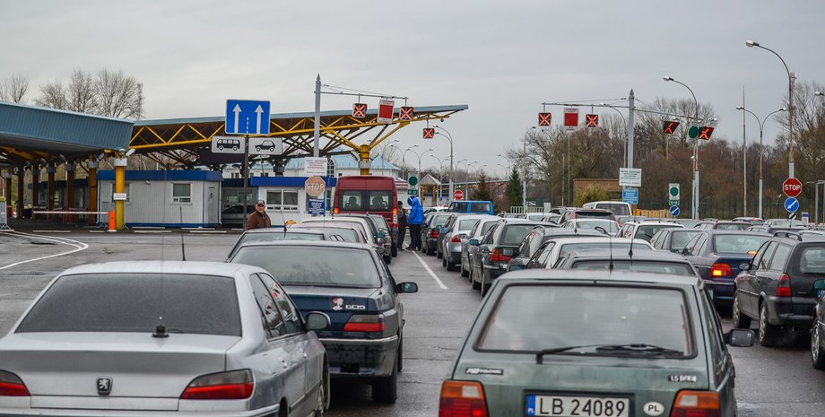 очередь авто на границе, авто на таможне, таможенный переход, бесплатная растаможка авто, отмена пошлин при растаможке авто