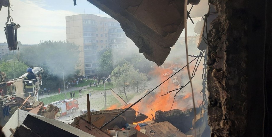 Кривой Рог, жилой дом, пострадавшие, жертвы, спасатели, ракетный удар, война РФ против Украины