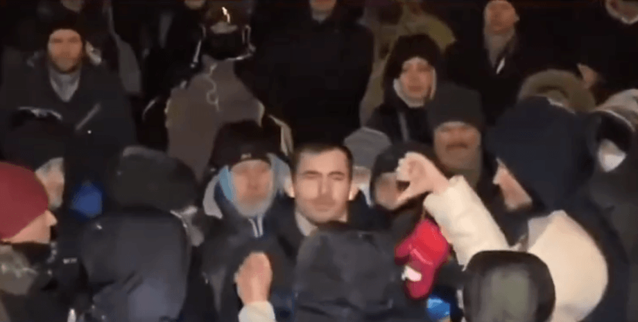 мітинг на підтримку порошенка, напад на журналіста, Тимур Страхов, журналіст телеканалу НАШ