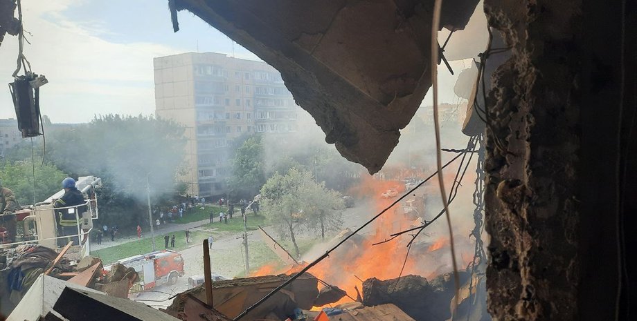Кривой Рог, жилой дом, пострадавшие, жертвы, спасатели, ракетный удар, война РФ против Украины