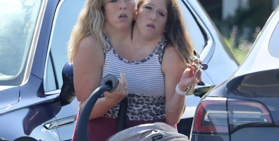 Близнючки Еббі та Бріттані Генсел