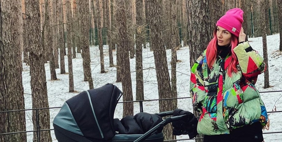 MamaRika, усыновление