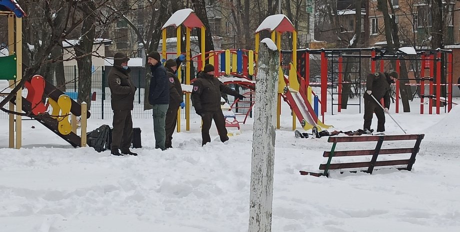 Киев, самоубийство, взрыв, соломенский район, чоколовский, детская площадка