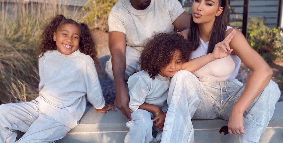 Ким Кардашьян и Канье Уэст с детьми