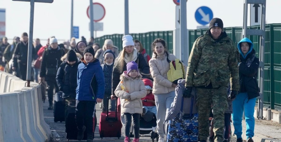 Українські біженці, примусове повернення українців, Українці за кордоном