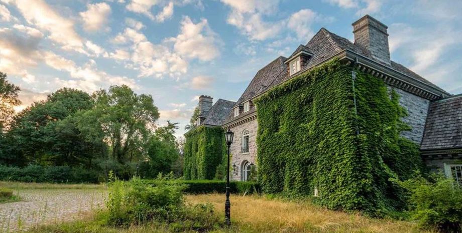 Найдорожчий будинок у Канаді зрівняли із землею бульдозером, чому знесли особняк