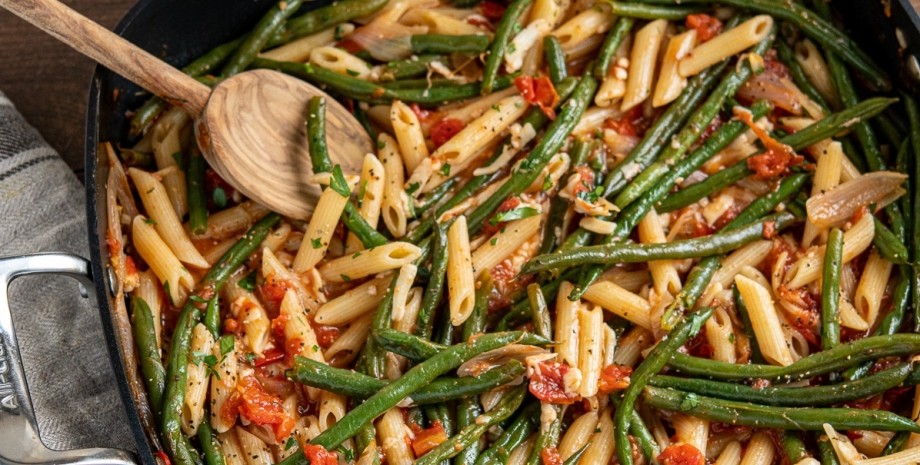 Паста со стручковой фасолью и помидорами Паста со стручковой фасолью и помидорами, простой рецепт пасты, что приготовить из стручковой фасоли, стручковая фасоль рецепт