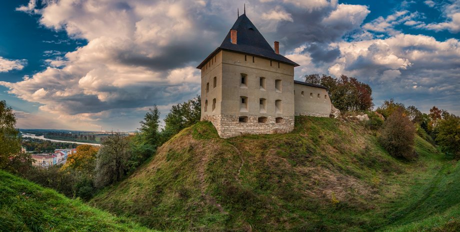 Галицький замок, Давній Галич, археологічна знахідка, підземні приміщення, розкопки, історична пам'ятка, історія України, замок, відеокамера, збереження спадщини, заповідник, археологи