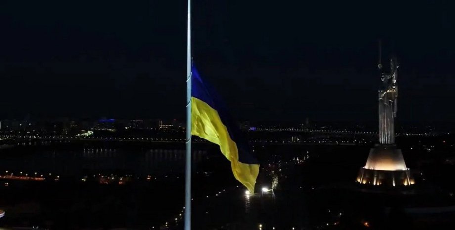 главный флаг, флаг Украины, знамя, непогода, снег, столица, киев, символы