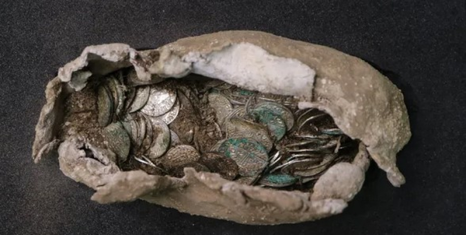 серебрянные монеты клад Англия серебрянные монеты клад Англия