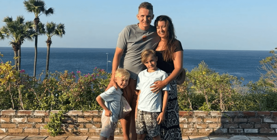 Семья путешествует по миру с детьми Семья путешествует по миру с детьми, супруги, забрали детей со школы, медленное путешествие по миру, как сблизить семью,