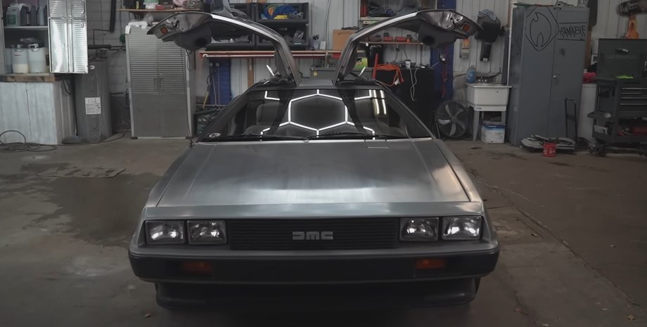 DeLorean DMC-12