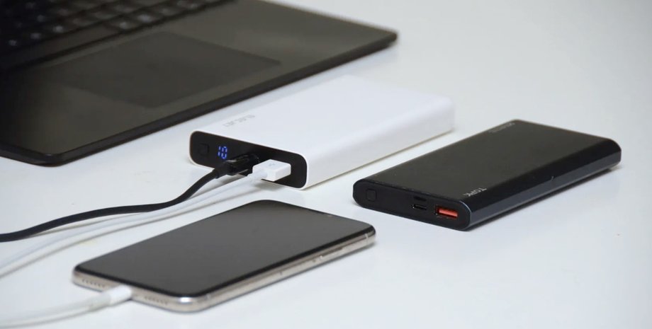 смартфон, зарядка, пауэрбанк