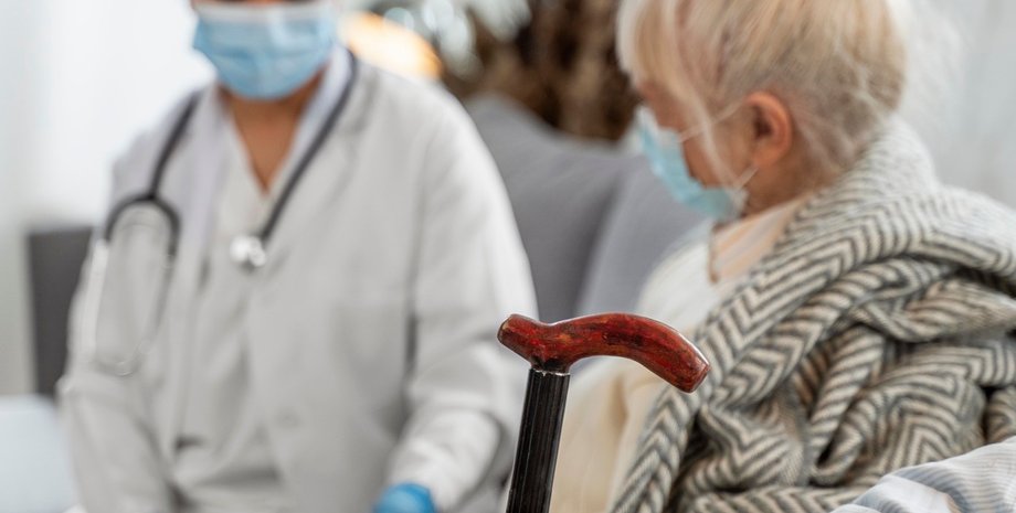 хоспис, медсестра, пожилая женщина