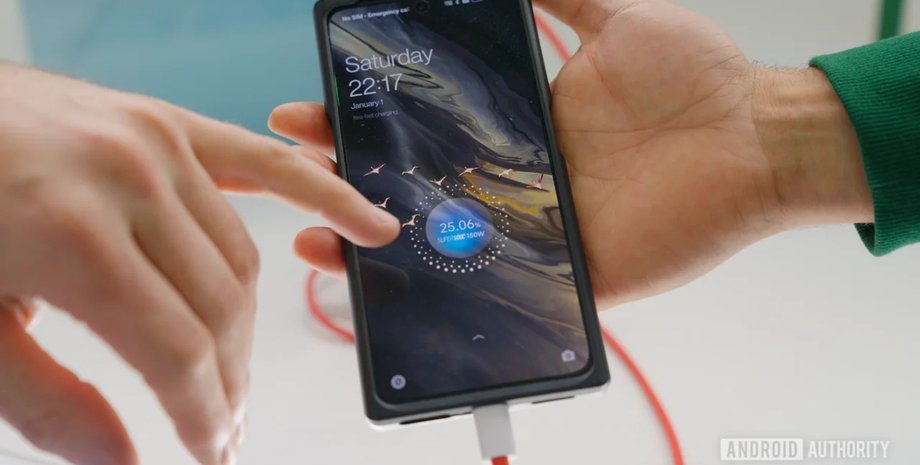 Смартфон на зарядці