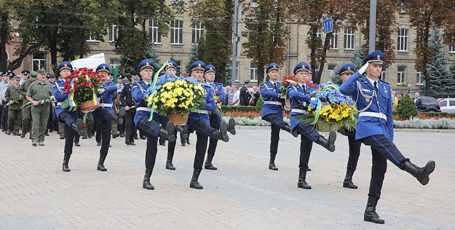 Возложение цветов к Мемориалу погибшим сотрудникам органов внутренних дел / Фото:mvs.gov.ua