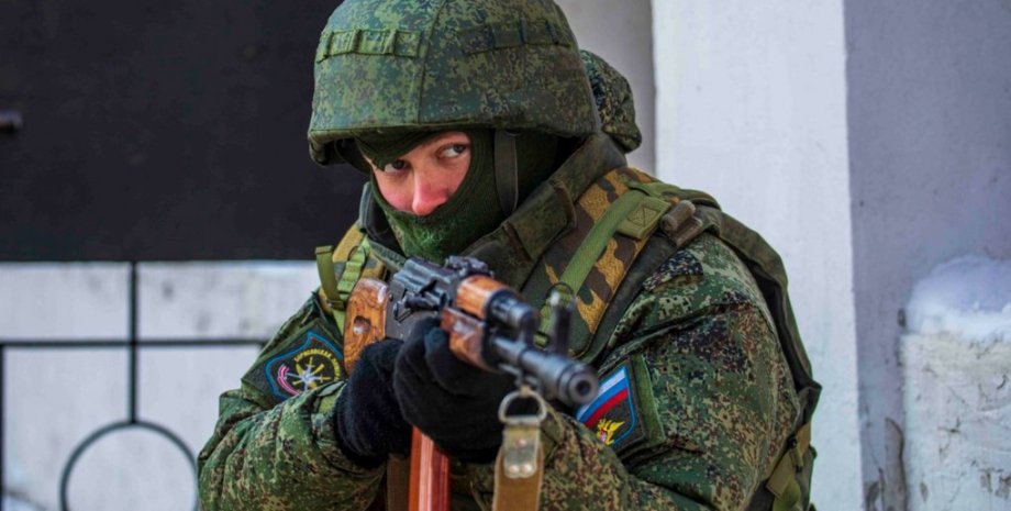 Los prisioneros de guerra desarmados fueron establecidos y disparados cerca, inf...