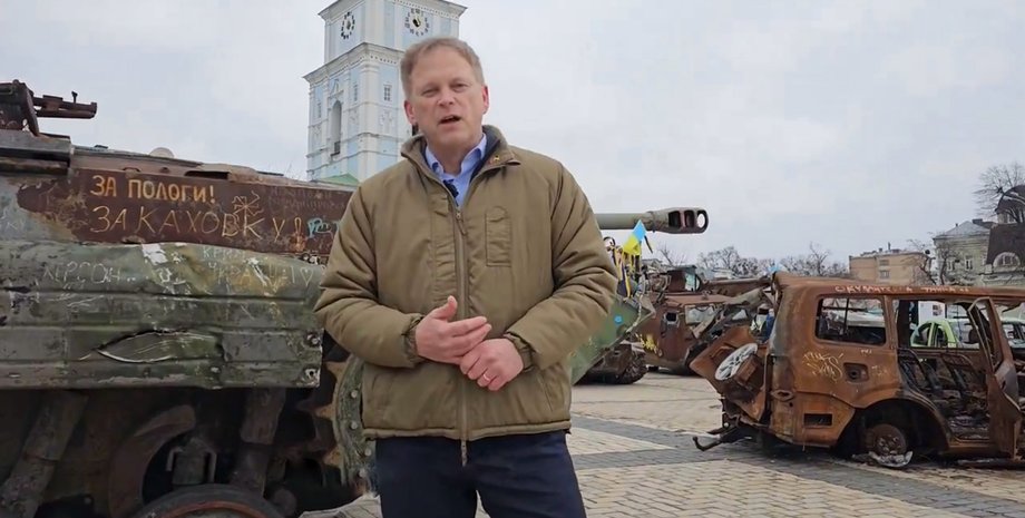 Грант Шаппс, Великобритания, Киев