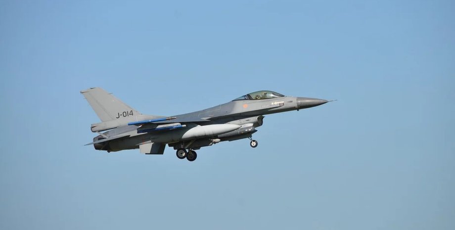 самолет F-16