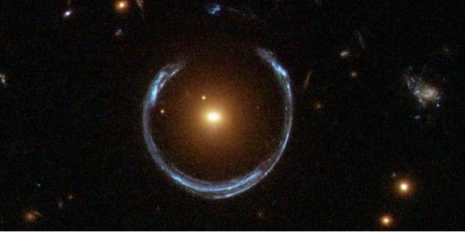 Кільце Ейнштейна, гравітаційне лінзування, викривлення світла