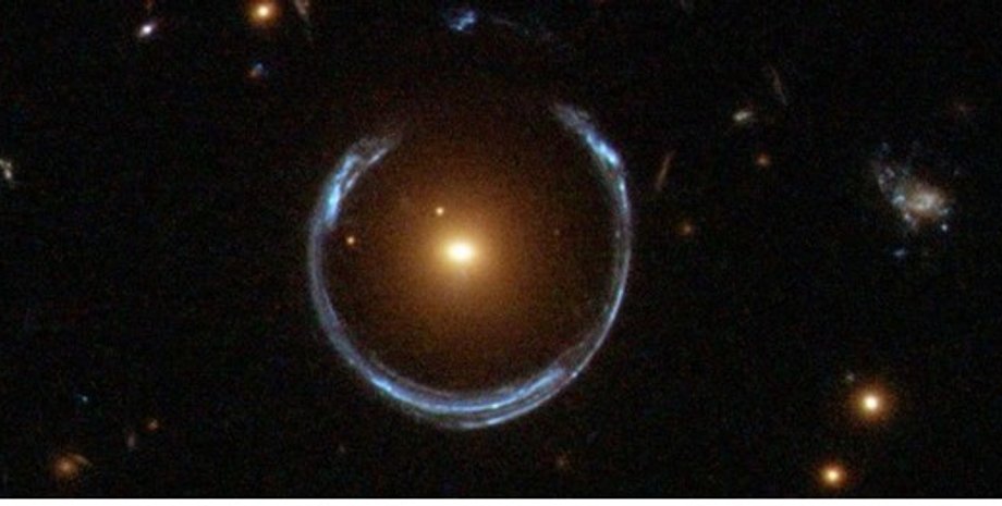 Кольцо Эйнштейна, гравитационное линзирование, искривление света