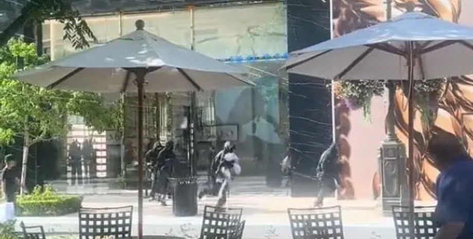 грабіжники, пограбування, бутик Yves Saint Laurent