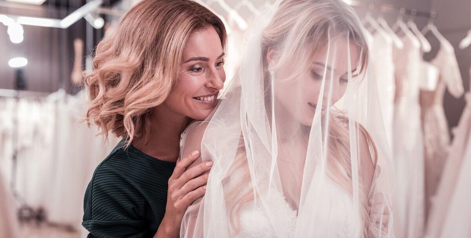 Подружка нареченої забула промову і замість цього розповіла про своє життя, забувши про самих молодят