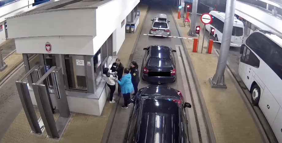 польский пограничник спас ребенка, польский пограничник спас младенца, польский пограничник спас украинца