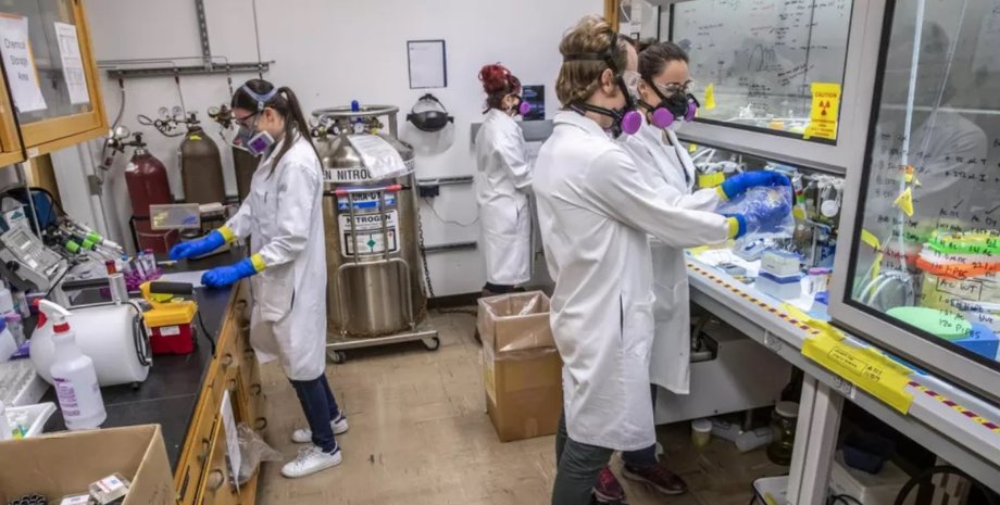 ейнштейній, хімічний елемент