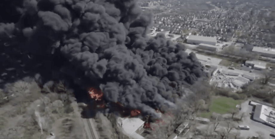 Пожежа, США, Річмонд, вогонь, дим, завод з переробки сміття, пластик