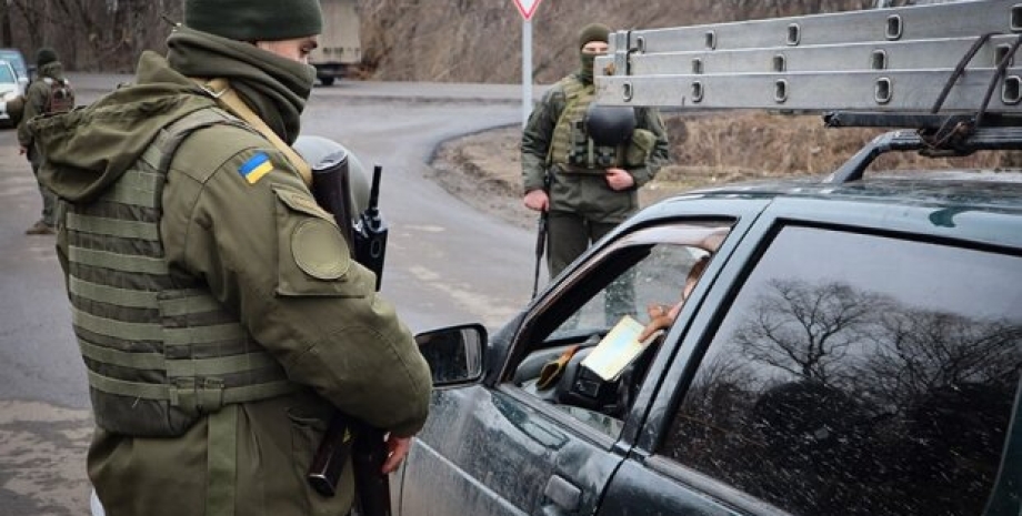 блокпост, проверка документов, вручение повесток, мобилизация в Украине