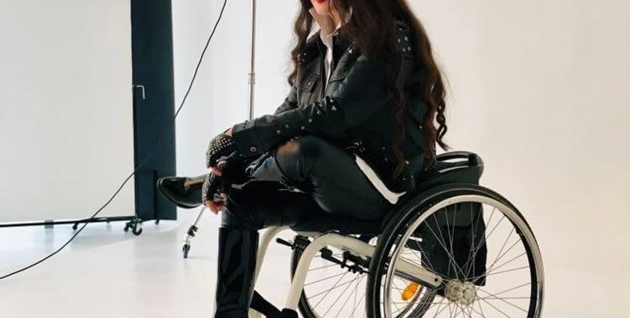 Каріна Айрапетян, інклюзивний моделінг, модель у візку, інклюзивна модель, інклюзивна мода, інклюзія, інклюзія на подіумі, інклюзивна школа, модель з інвалідністю, реабілітація інвалідів, пара-каратистка Каріна Айрапетян