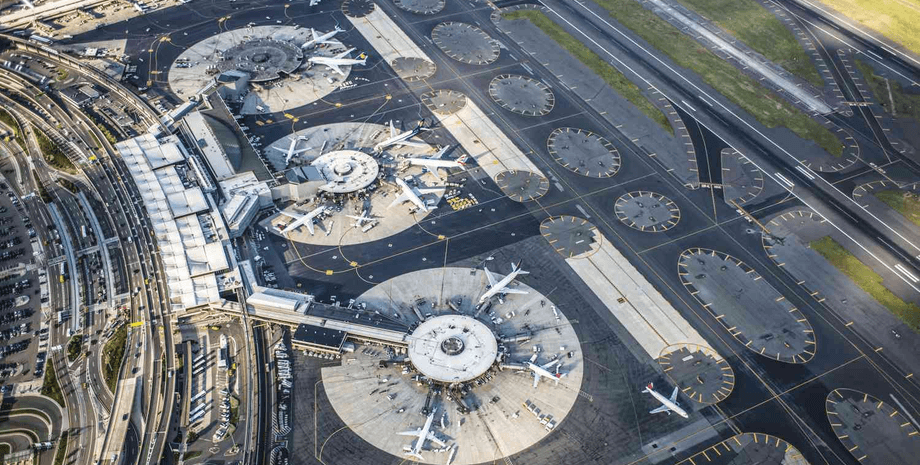 Ньюарк, Либерти, авиадиспетчер, сбой радаров, сбой связи, авария в аэропорту, безопасность полетов